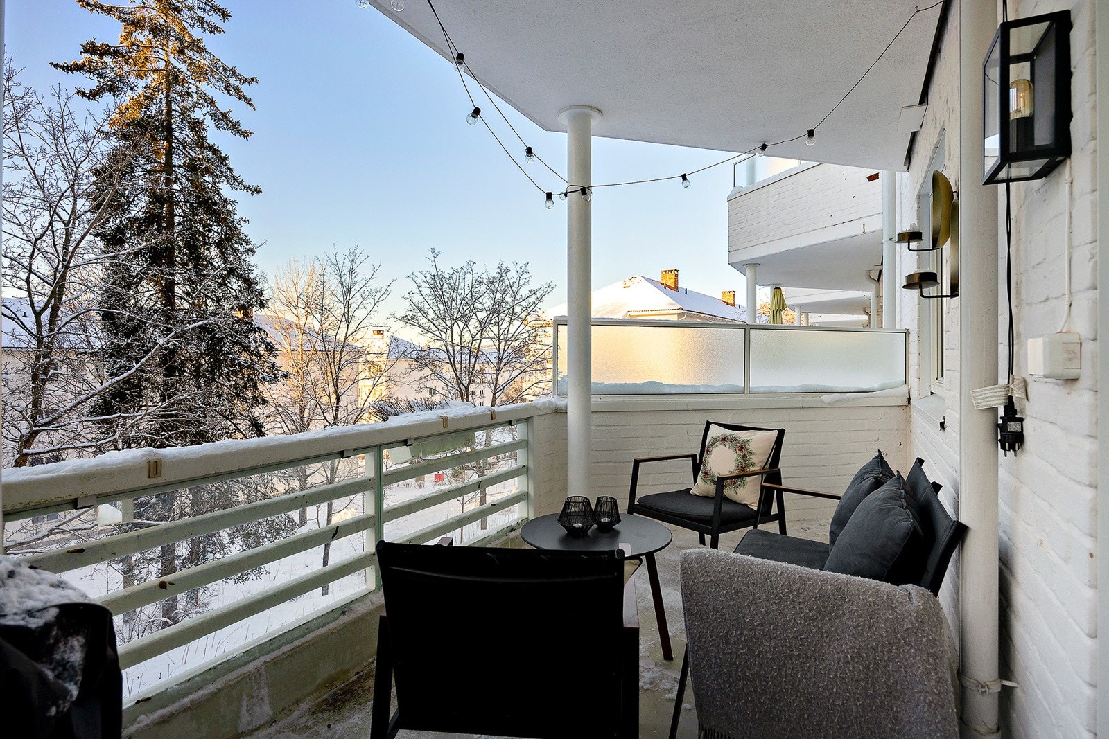 Sydvest-vendt balkong på 10 kvm Galleribilde