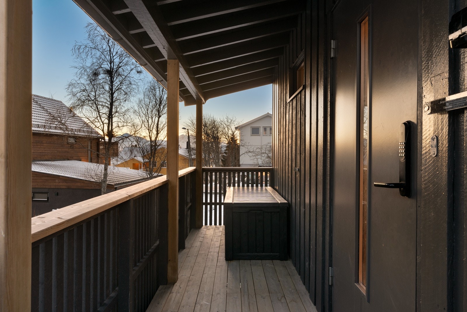 Inngangsparti med overbygg. Galleribilde