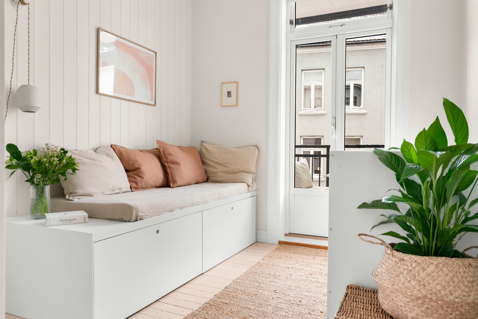 Soverom 1 er et hyggelig rom vendt mot rolig bakgård. Herfra har man adkomst til en flott vestvendt balkong. Galleribilde