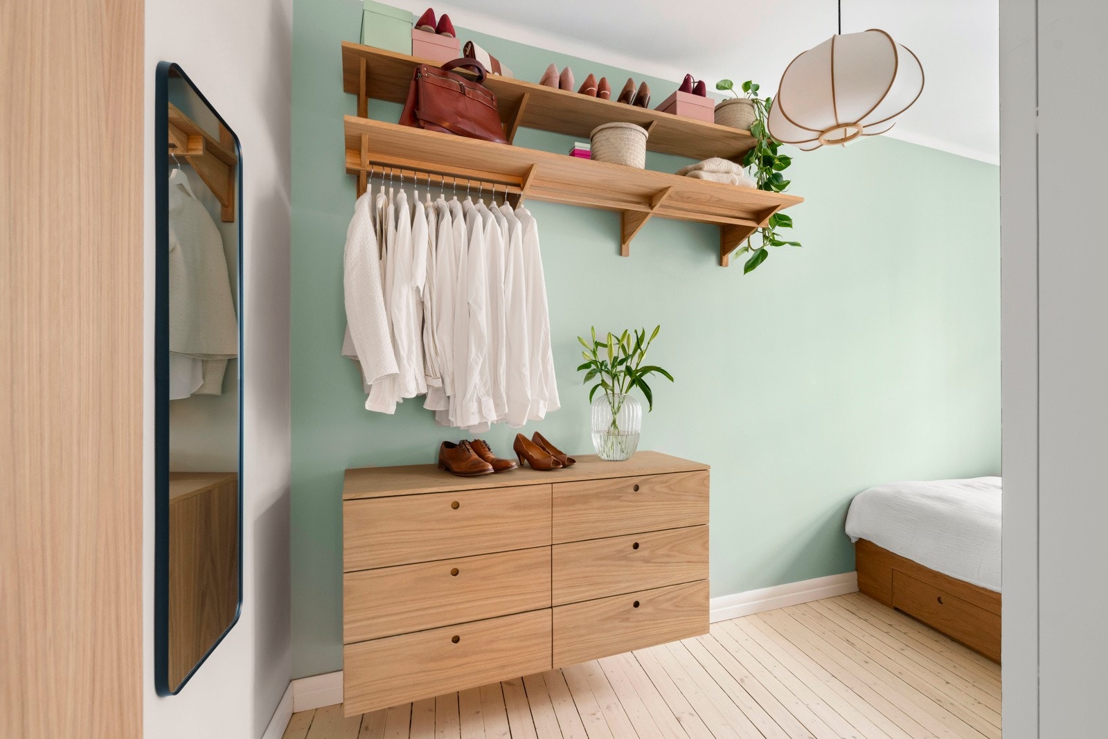 Interiøret på soverommet ble bygget av Fjørens Møbelsnekkeri på Grünerløkka i 2021. Galleribilde