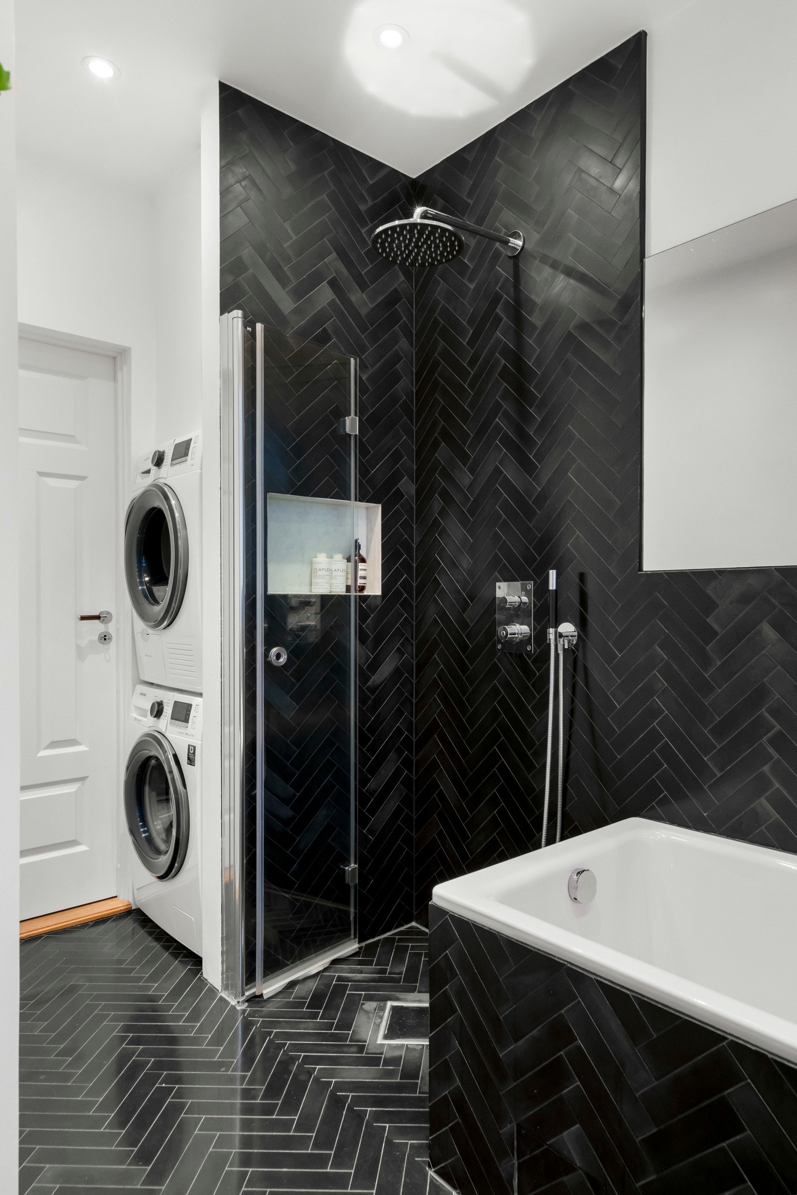 Vaskesøylen er plassert ved døren. Galleribilde