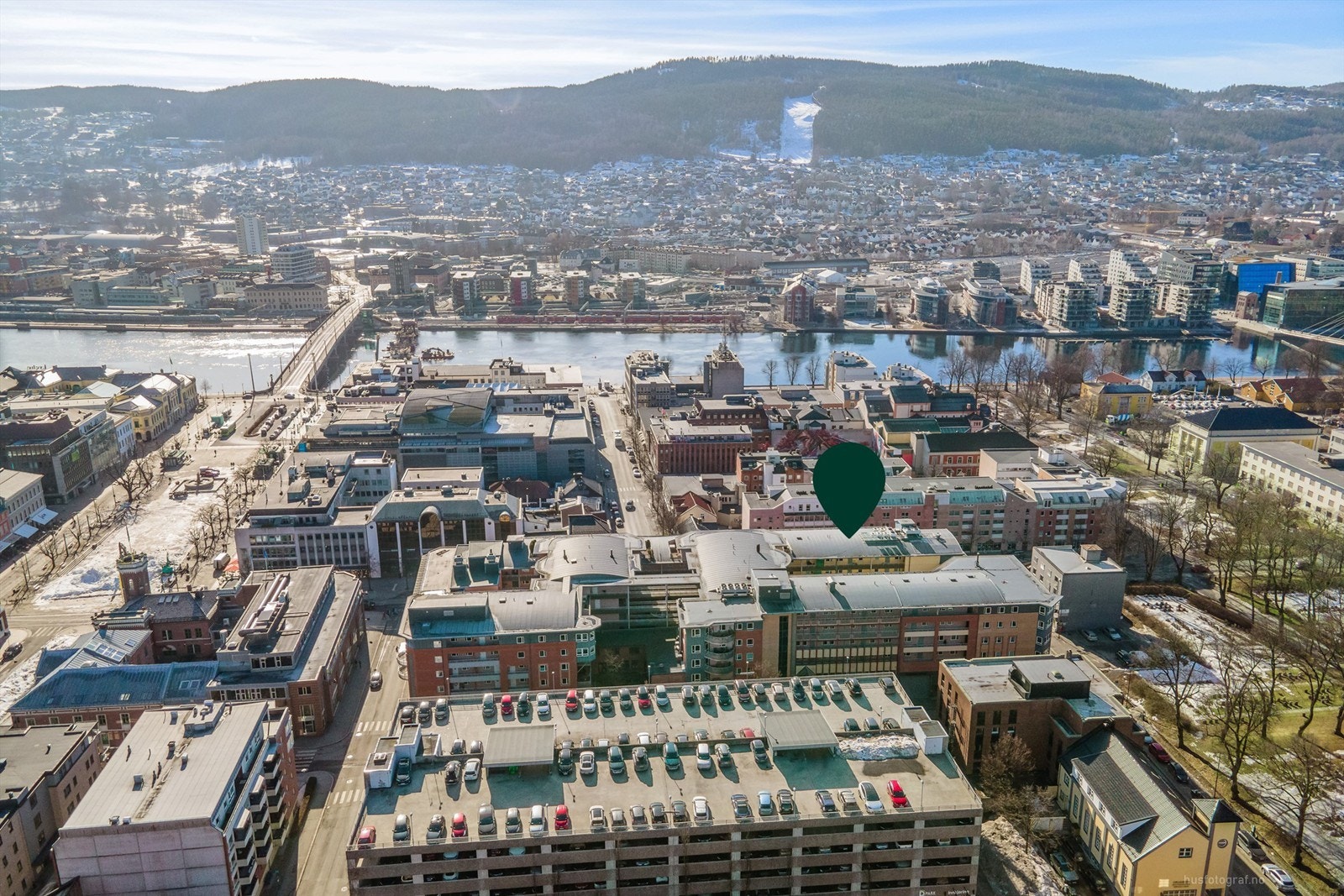 Kort vei til strandpromenaden langs Drammenselva Galleribilde