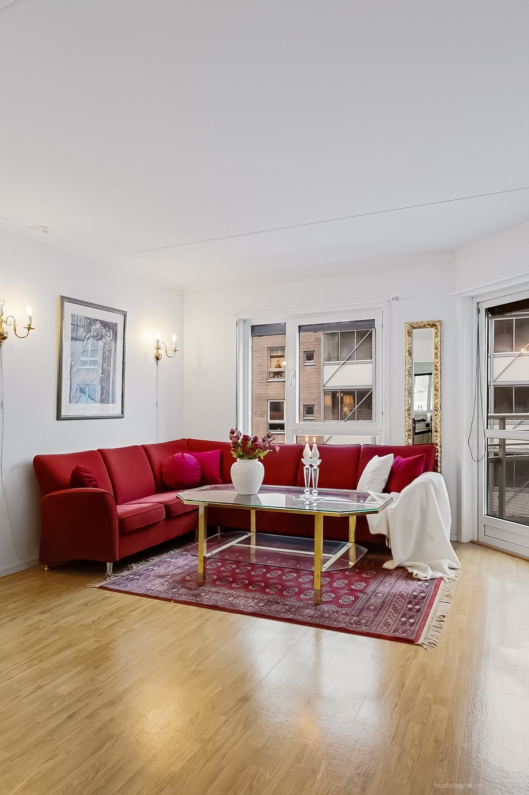 Belegg på gulv, malte vegger og malt himling Galleribilde