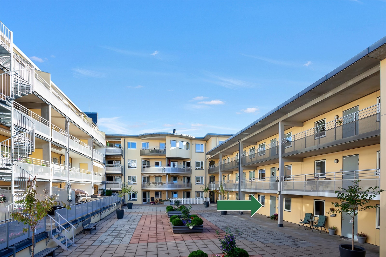 Eget utvendig inngangsparti i tilknytning til felles atrium Galleribilde