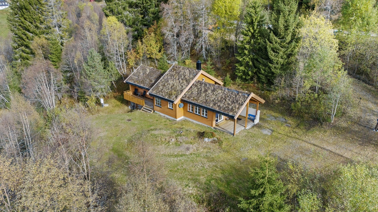 Eiendommen har en fin beliggenhet på Narheim mellom Bulken og Hamlagrø i Voss kommune Galleribilde