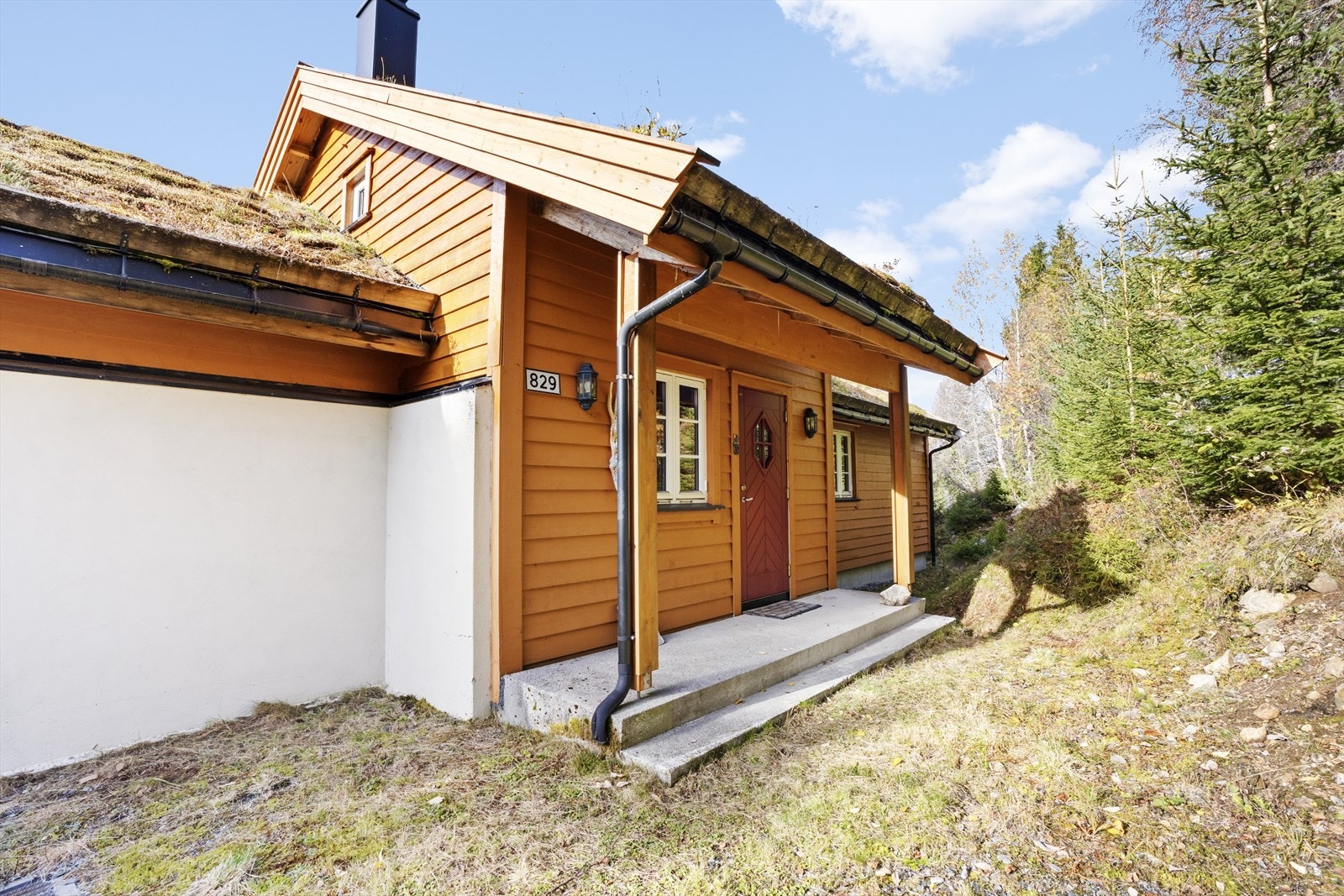 I behagelig avstand fra Vossevangen tilbyr eiendommen en perfekt kombinasjon av fredelig natur og tilgang til nødvendige servicefasiliteter Galleribilde