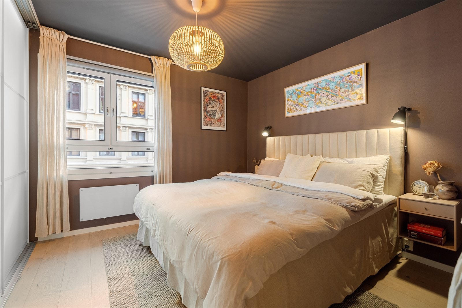 Leiligheten har to innbydende soverom med adkomst fra gangen. Galleribilde