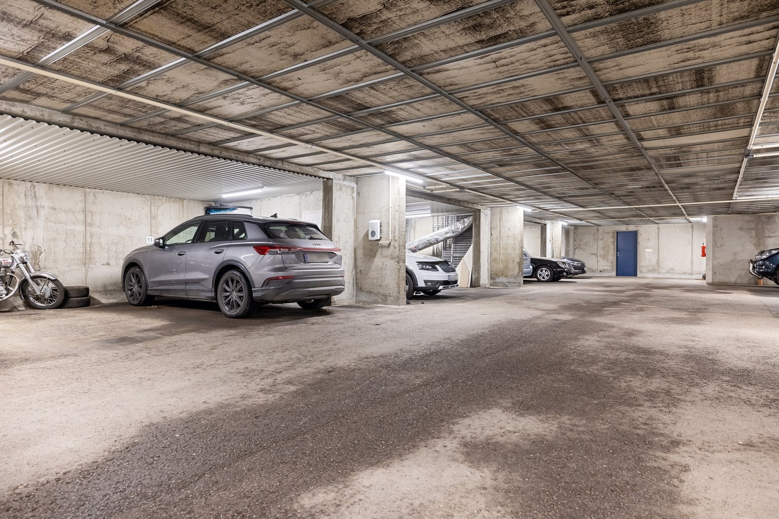 Det medfølger garasjeplass i kjeller. Galleribilde