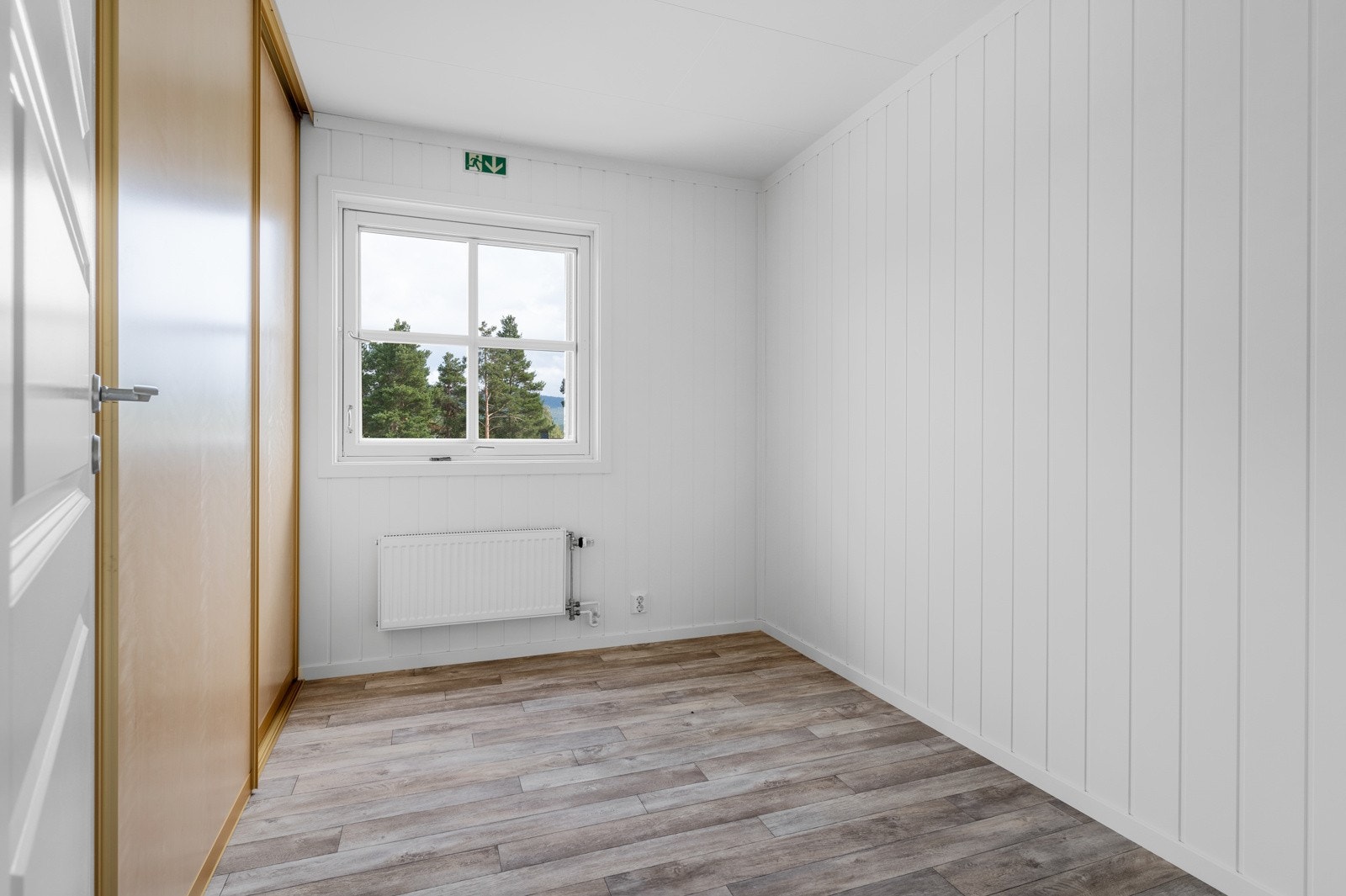 Dette soverommet har også godt med garderobeplass. Galleribilde