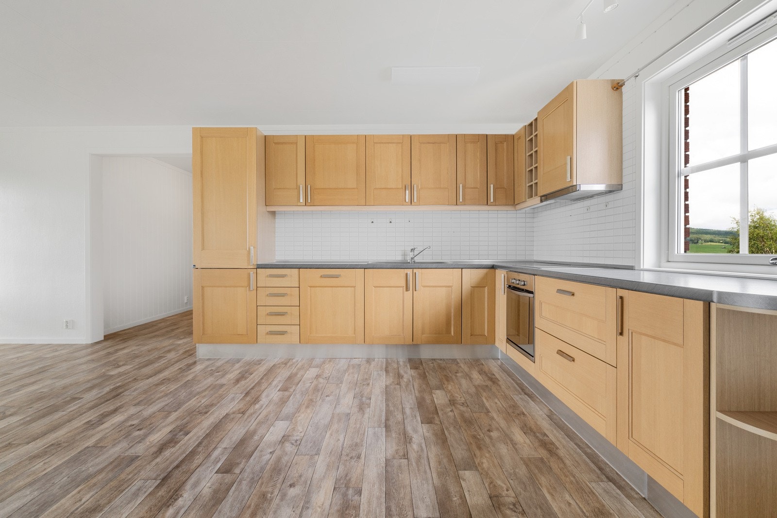 Kjøkkenet har liten bruksslitasje. Galleribilde