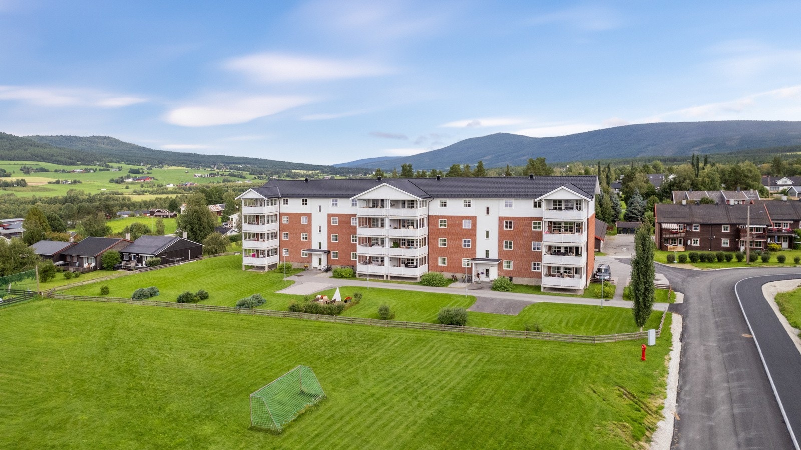 Velkommen til denne praktiske og lettstelte leiligheten i Holmengata 14E! Galleribilde