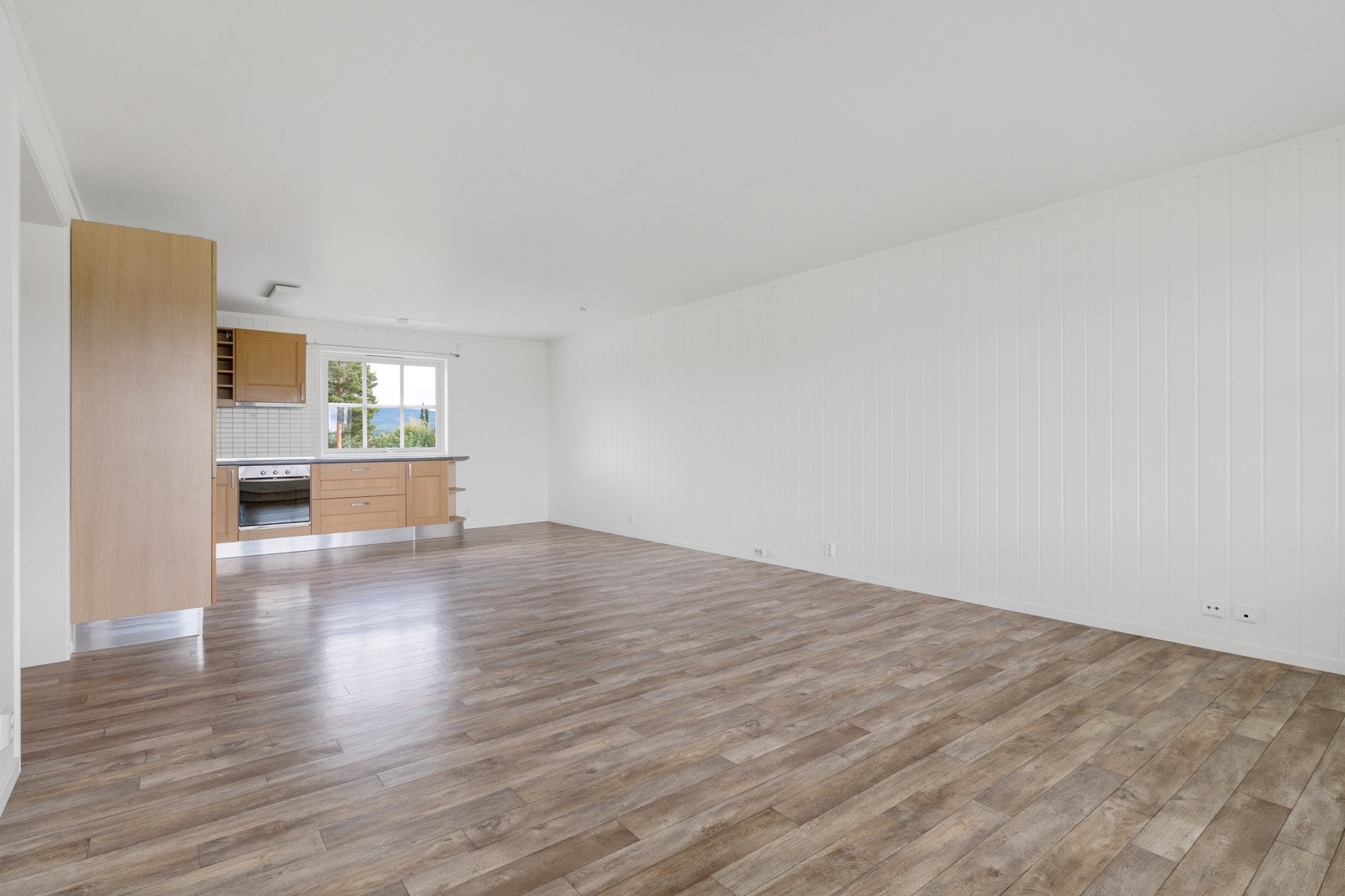 Du kan enkelt sette ditt eget preg på boligen og variere fargevalg etter årstid med det rene utgangspunktet som er i dag. Galleribilde