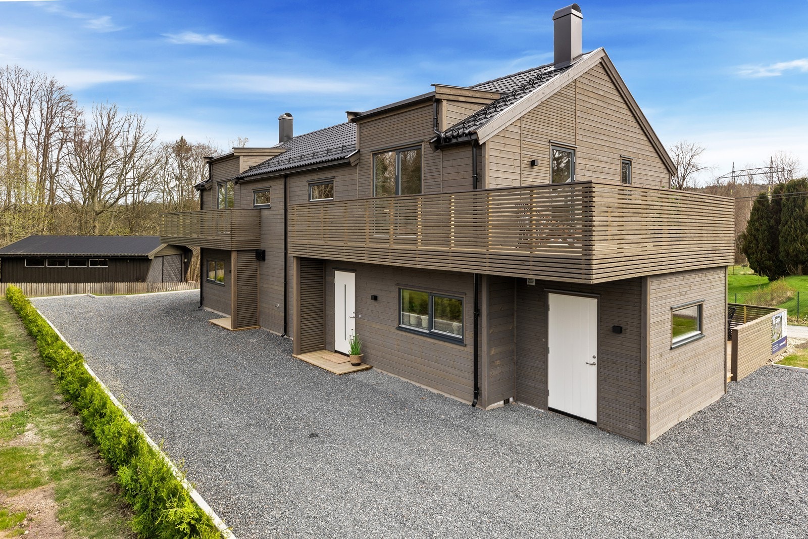 Nyoppført og tiltalende halvpart av tomannsbolig Galleribilde