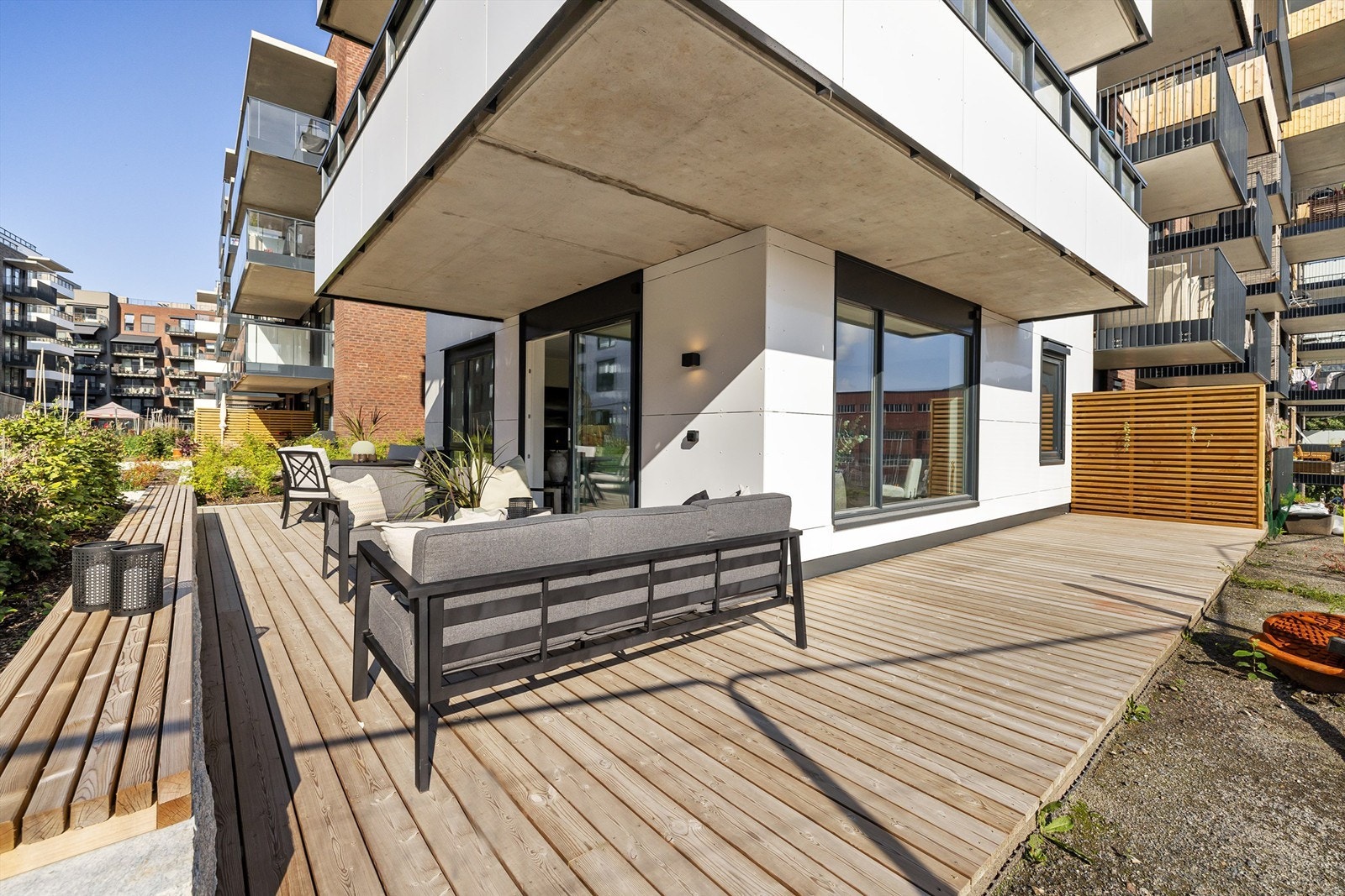 Boligen kan by på høy standard, herlig, stor terrasse og svært god planløsning Galleribilde