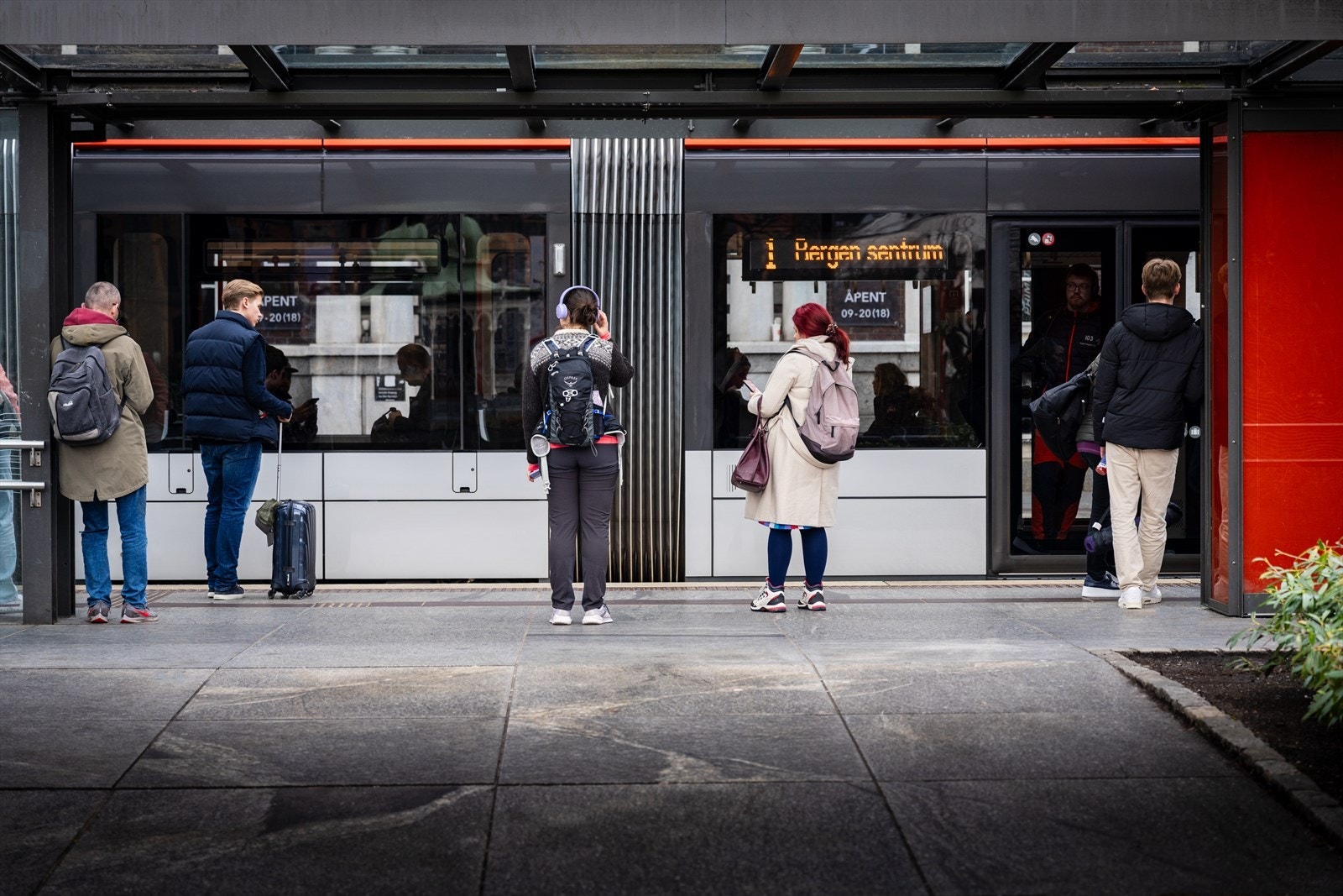 I sentrum finner du også byens beste kollektivtilbud og du kan benytte deg av både bybane, buss, tog og båt. Galleribilde