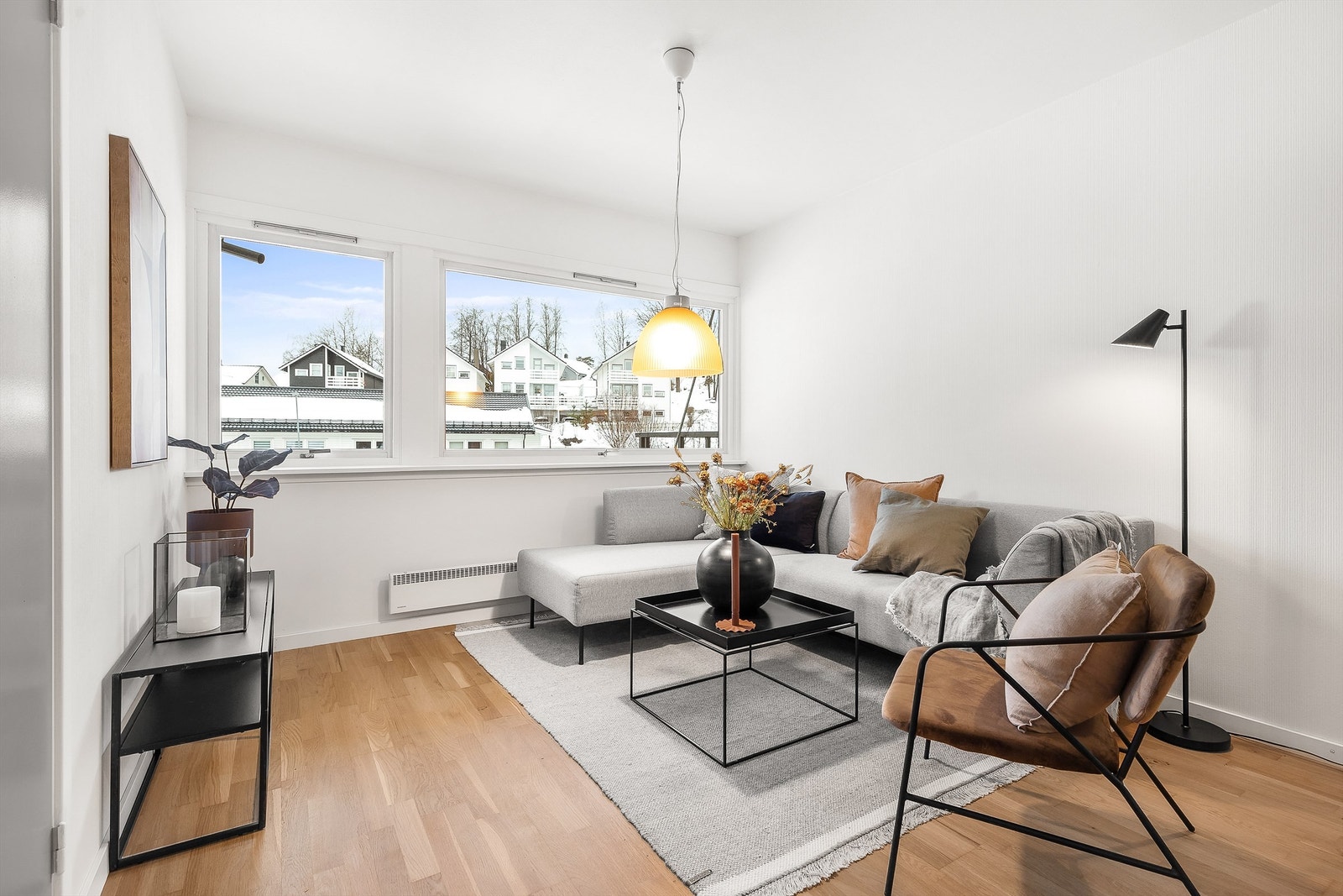 I stuen er det plass til sittegruppe og et eventuelt TV-område. Galleribilde