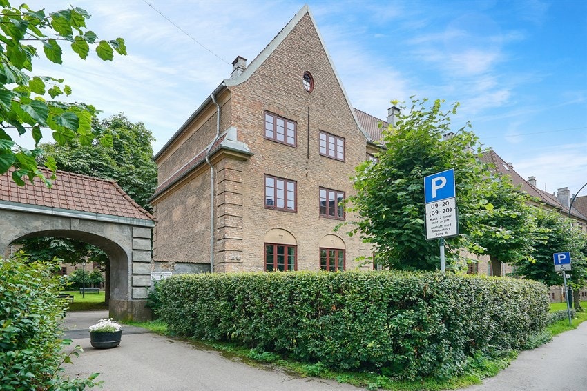 Lindern Hageby består av vakre boliggårder, parkmessige hager og frodige internveier. Galleribilde