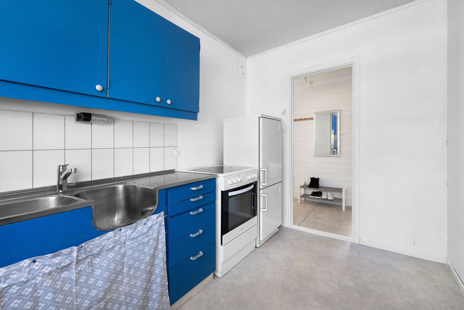 Kjøkkenet er av eldre dato, fremdeles funksjonelt, men kan med fordel oppgraderes. Galleribilde