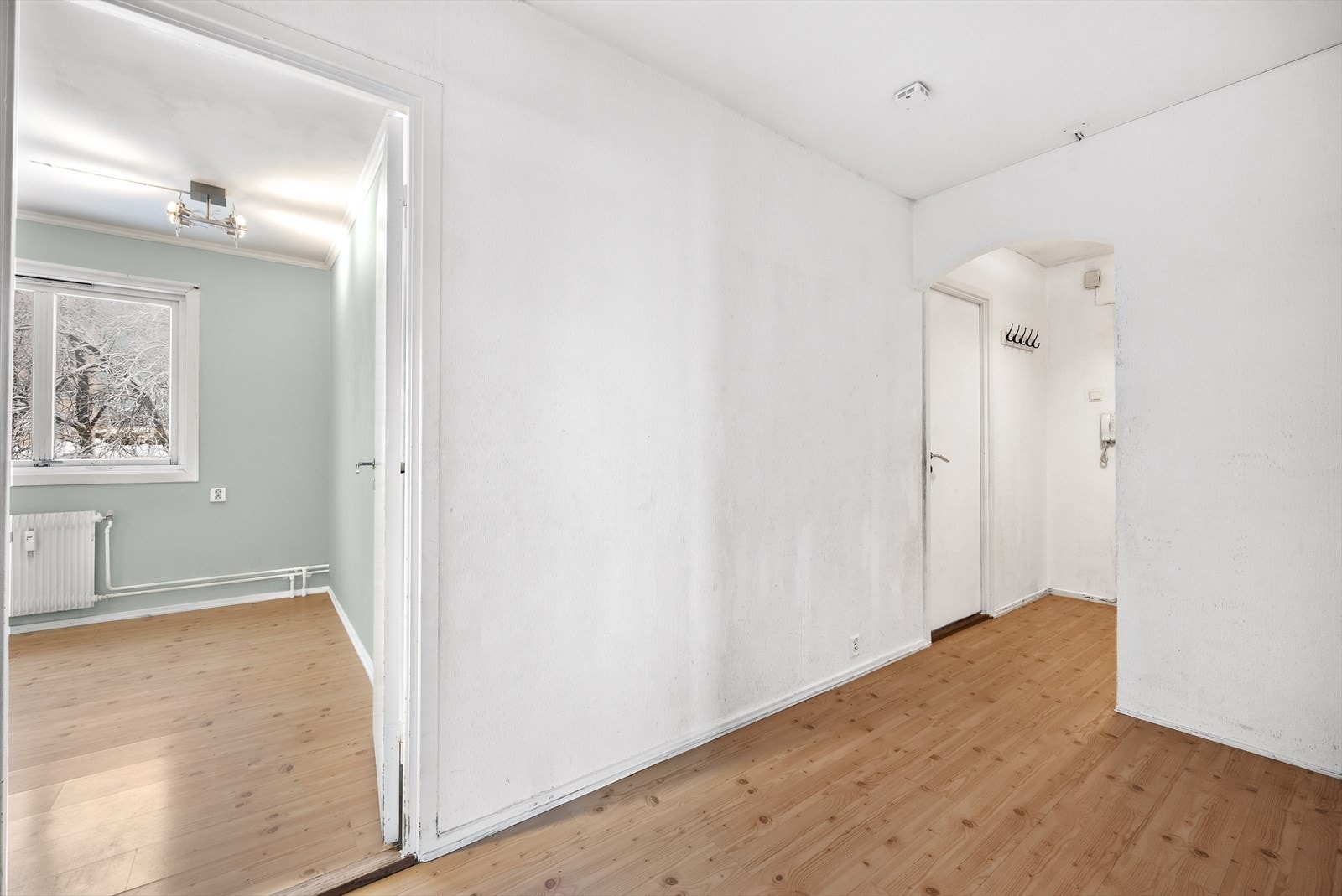 Praktisk gang med adkomst til alle rom Galleribilde