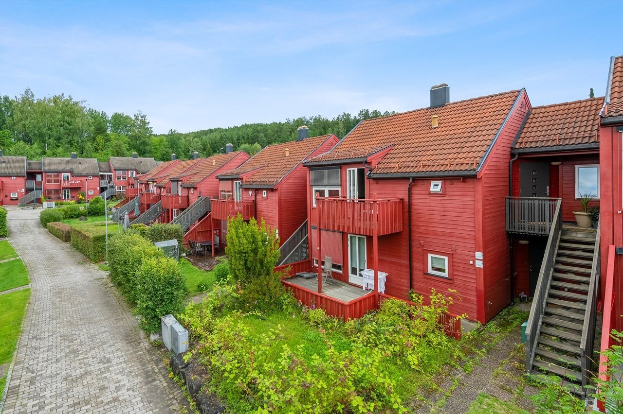 Snekkerstufeltet er et hyggelig sted å bo. Nærhet til Mjøsa og Furuberget! Galleribilde
