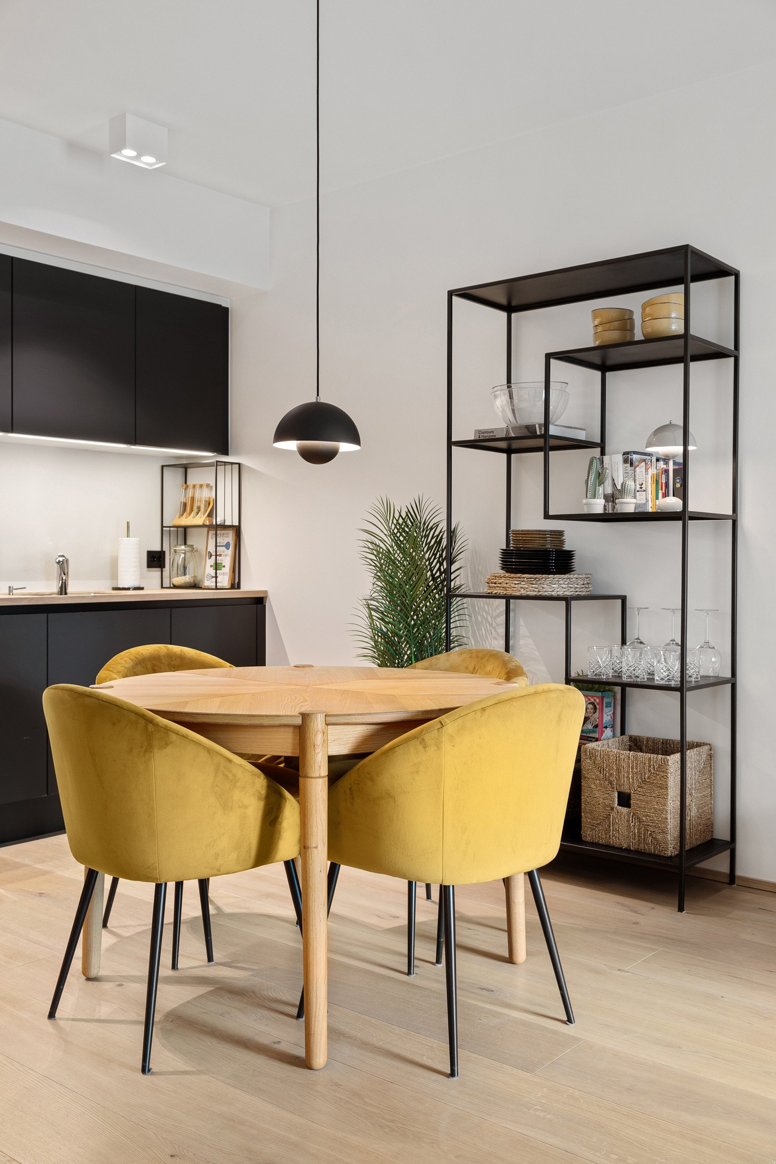 Naturlig avsatt plass til spisebord Galleribilde