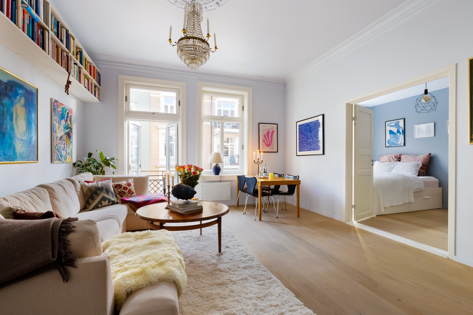 En lys, pen og klassisk 3-roms med herlig balkong. Galleribilde