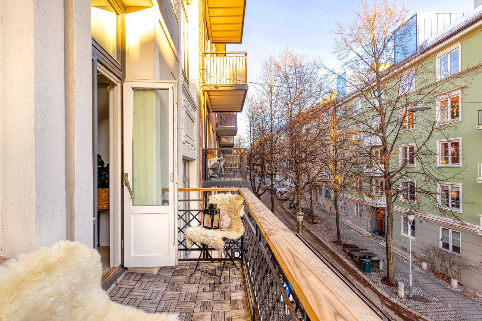 Her er det gode solforhold fra ca. kl. 08-13/14 på sommerstid. Galleribilde