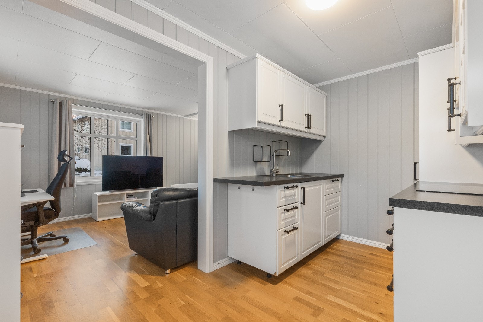I boligens 1. etasje har du en del som i dag benyttes som utleie (ikke godkjent) Galleribilde