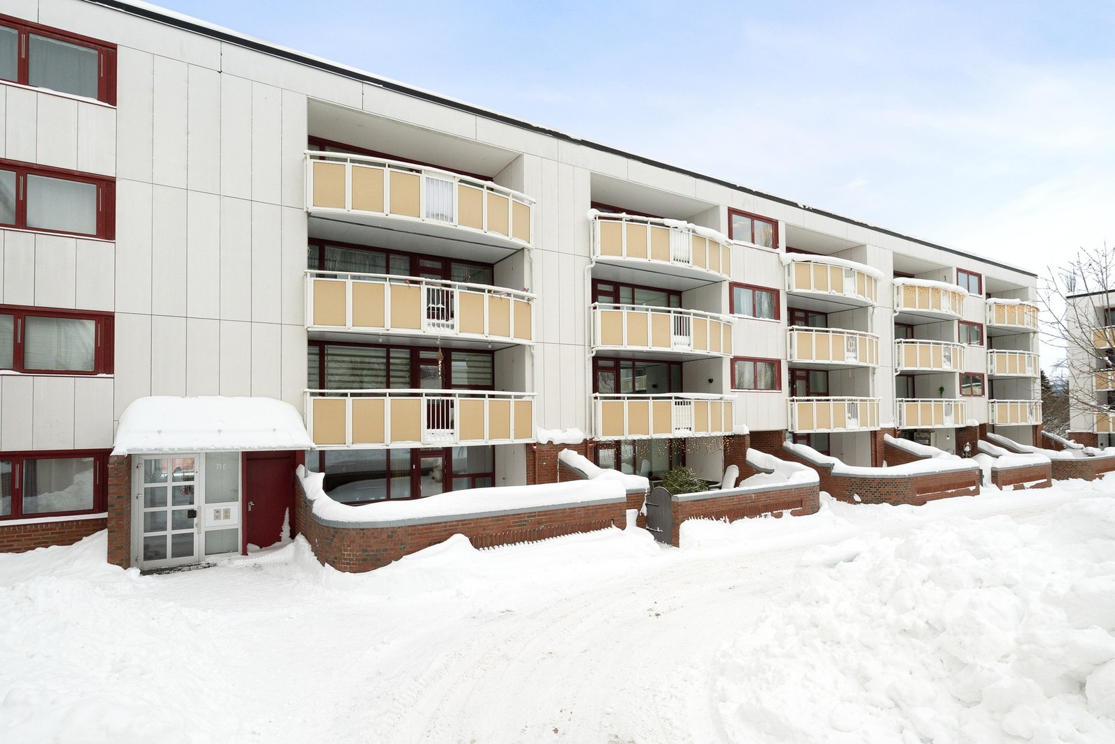 Inngangsparti fra tunet. Galleribilde