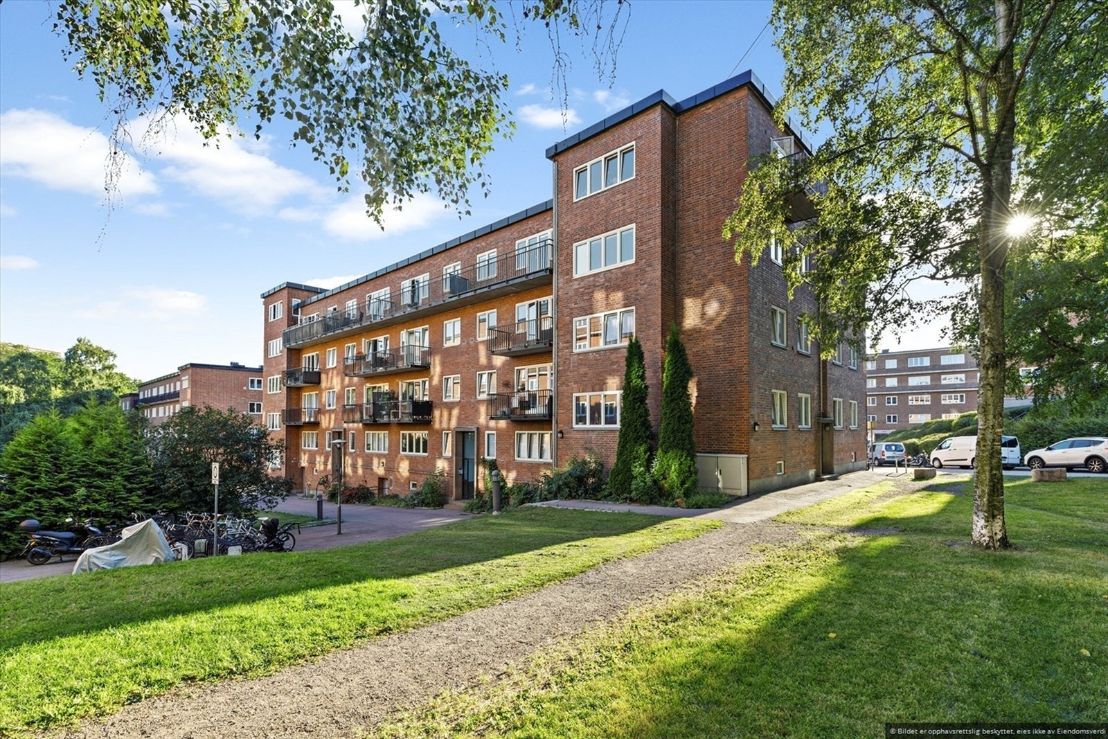 Fasade - Leiligheten har balkong på denne siden. Galleribilde