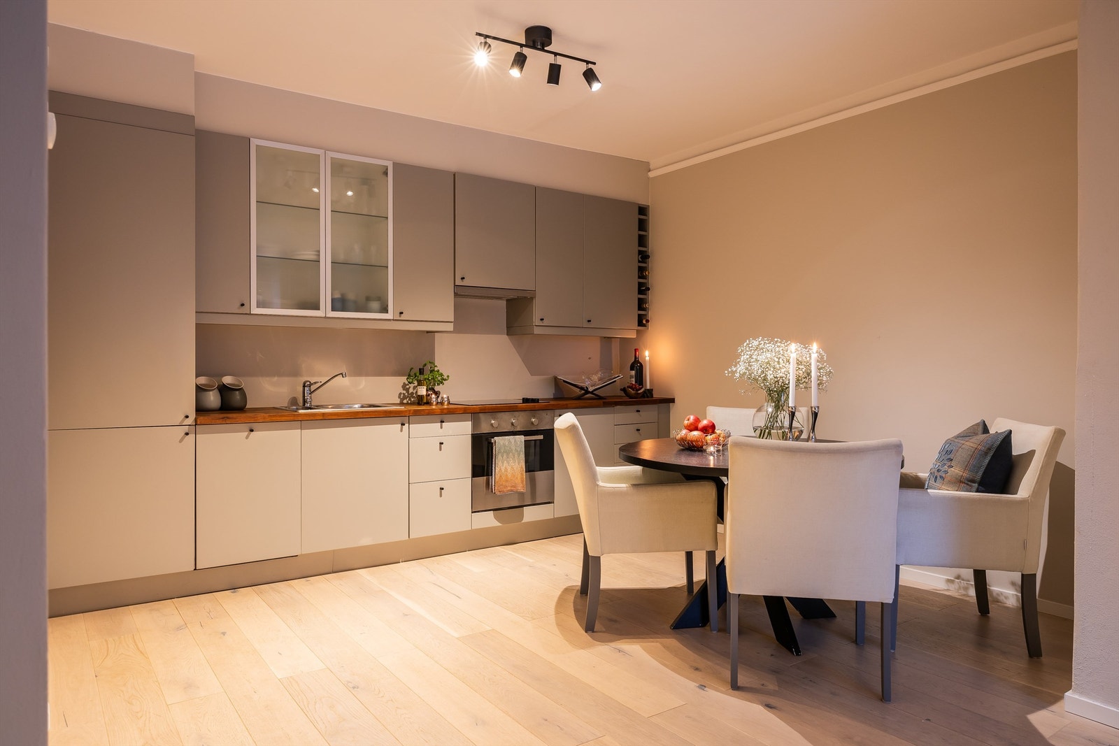 El kontroll er foretatt i 2024 og Oslo vest elektro AS har utbedret stikkontakter og lysbrytere. Galleribilde