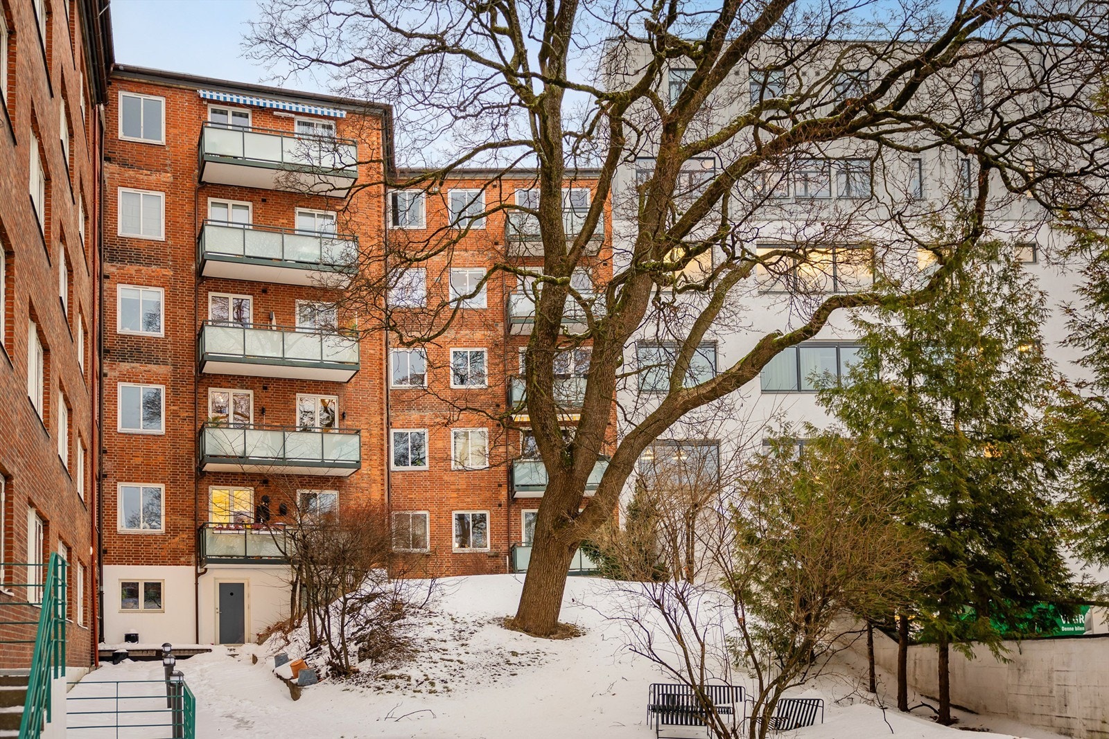 På soveromssiden fremstår leiligheten som en 2. etasje. Galleribilde