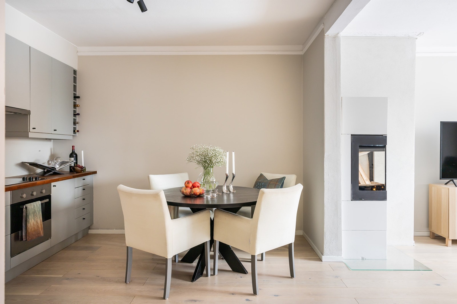 En lys og romslig 2-roms selveierleilighet med attraktiv beliggenhet på Majorstuen. Galleribilde