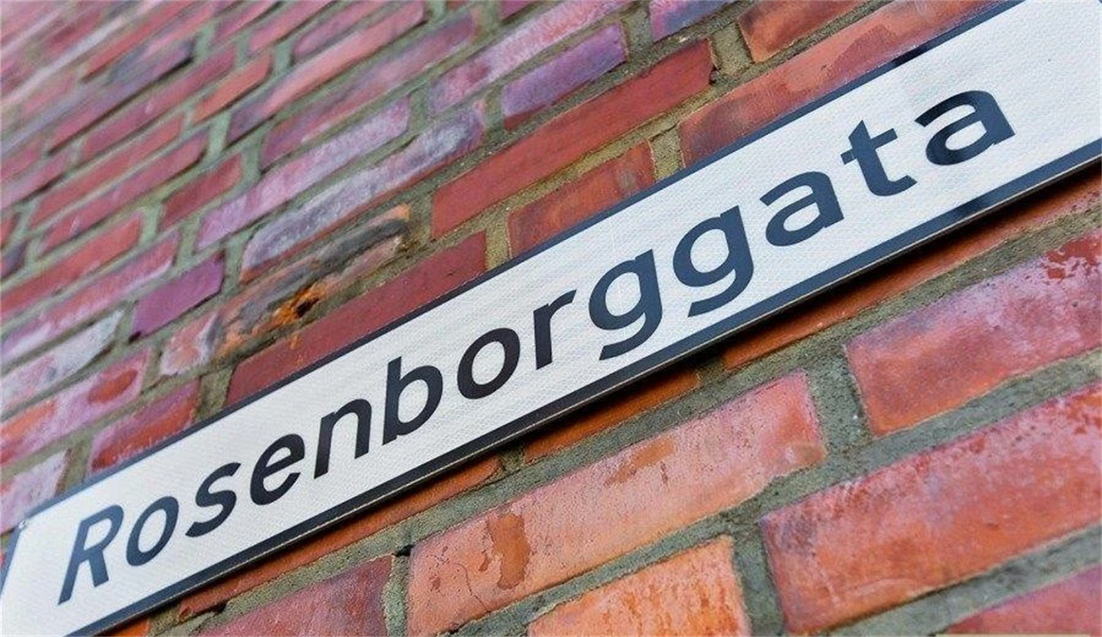 Gjennomgående 2 roms leilighet beliggende i svært populært område på Majorstuen/Fagerborg der Schøningsgate møter Rosenborggata. Galleribilde