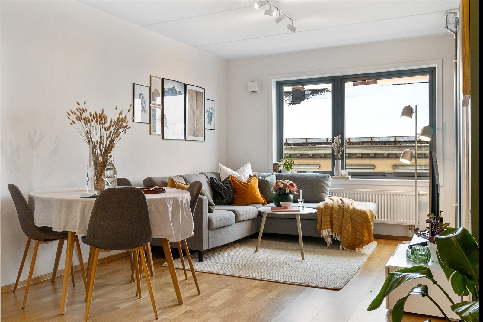 - Nordvik v/Moestue har gleden av å presentere en lys 2-roms selveierleilighet med sentral og attraktiv beliggenhet i populære Ringnes Park! Husk visningspåmelding! - Galleribilde