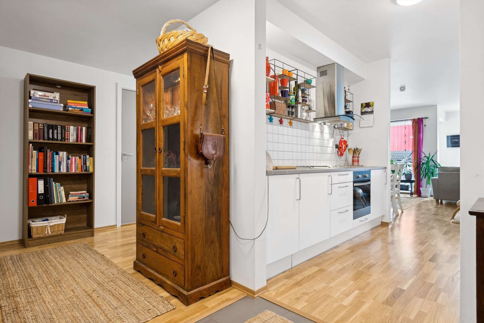 Leiligheten oppleves som meget lys og luftig. Galleribilde