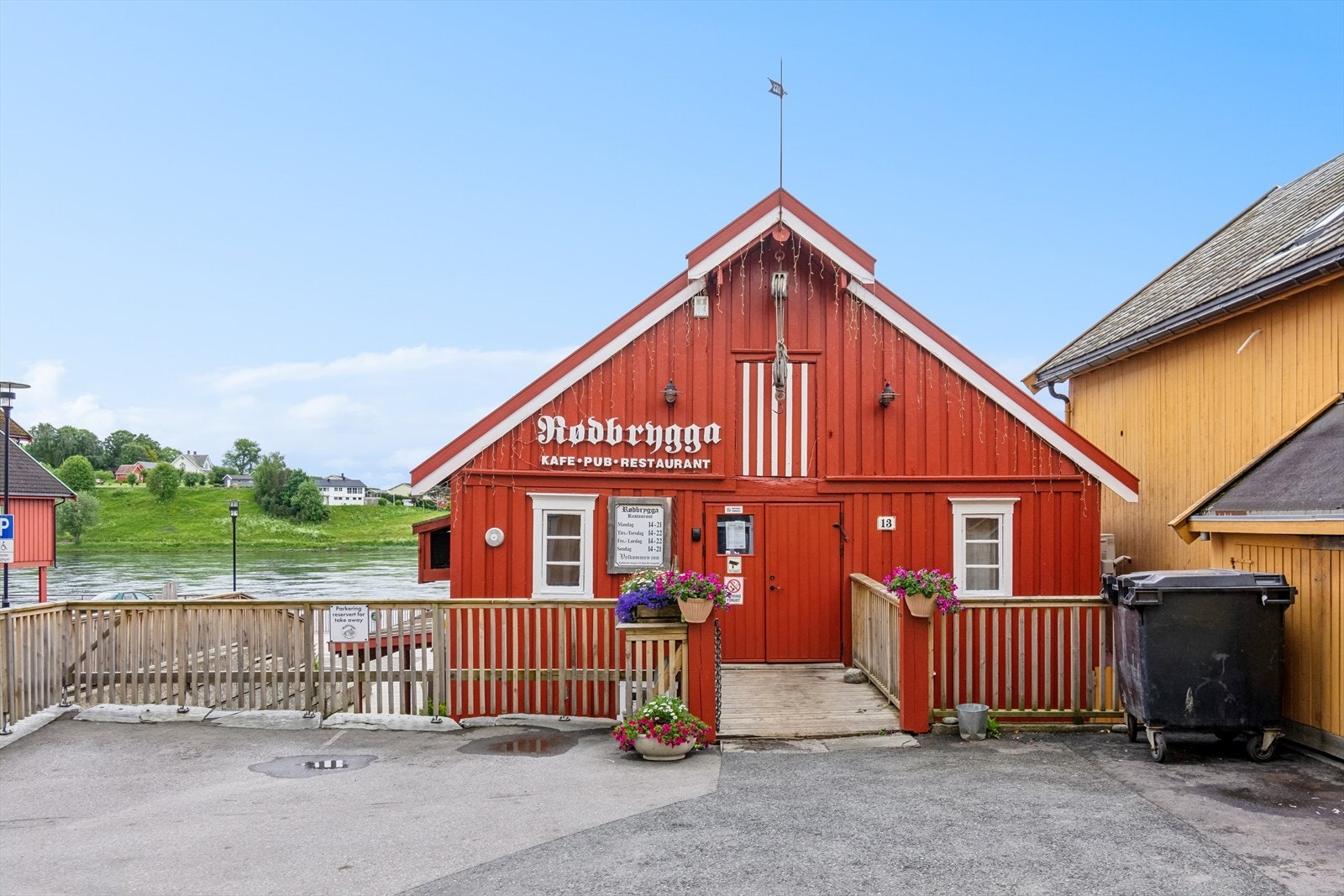 Umiddelbar nærhet til hyggelige serveringssteder. Galleribilde