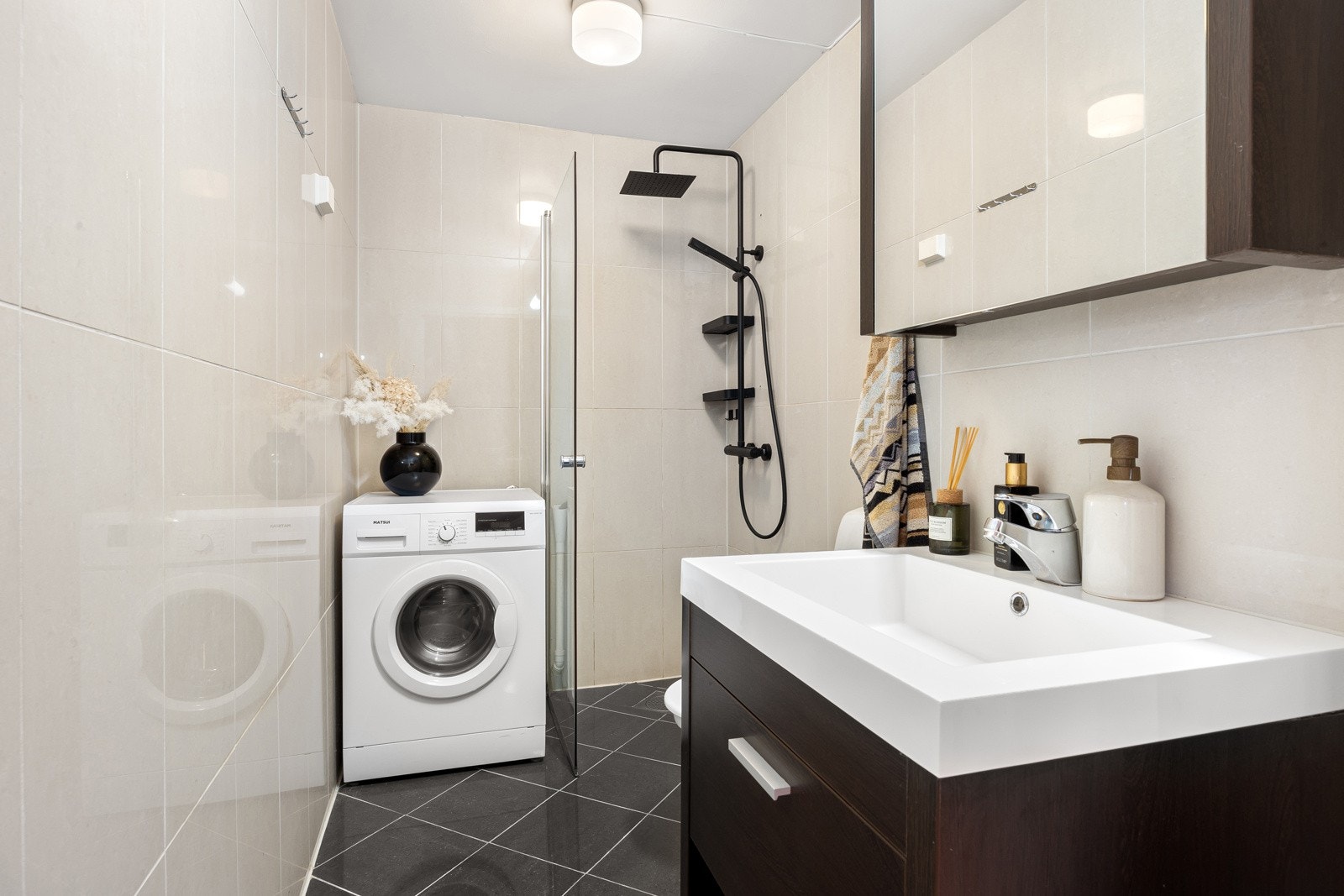 Fint baderom med oppgradert innredning. Galleribilde