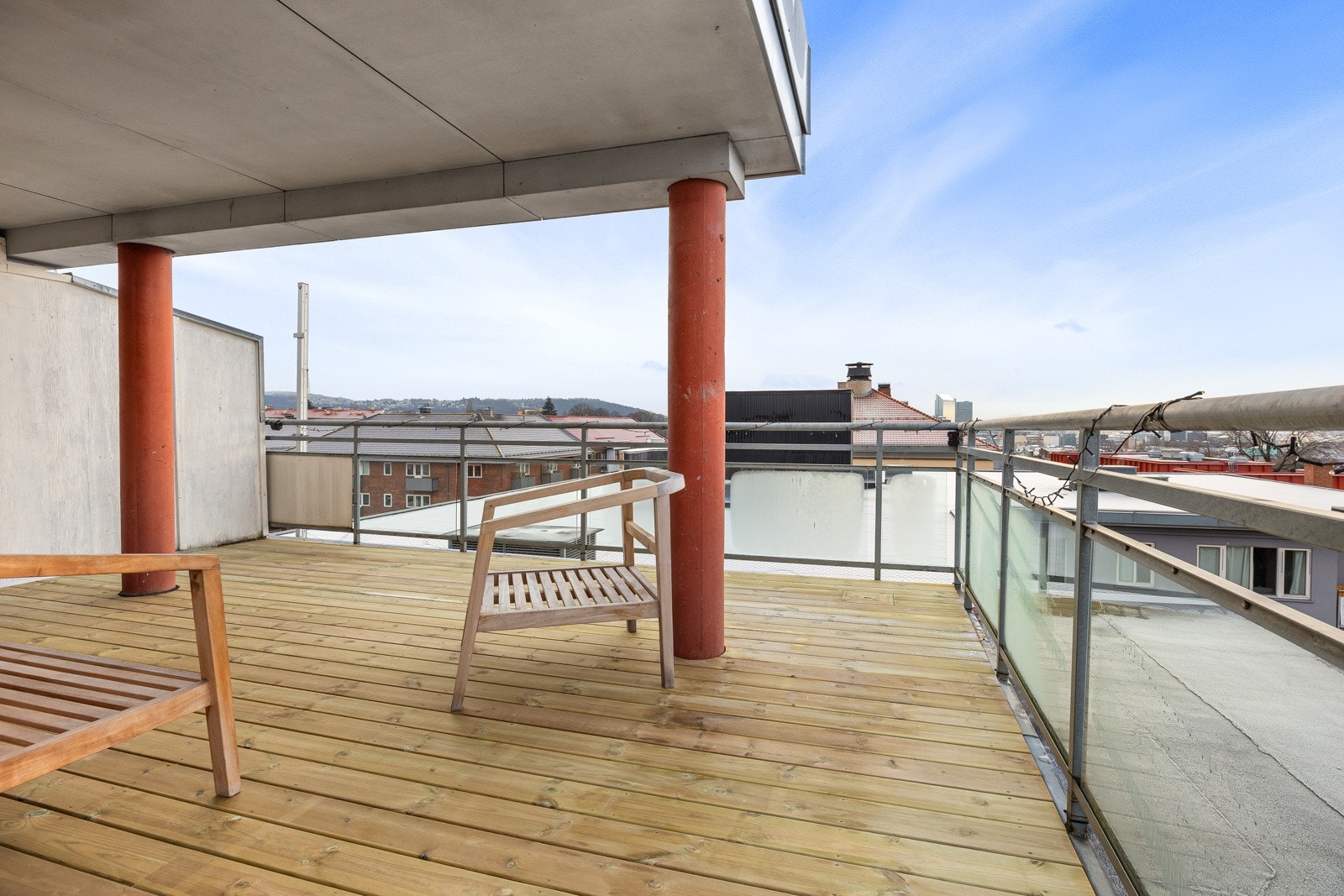 Møbler etter eget ønske, god plass til utemøblement, grill, beplantning, med mer. Galleribilde