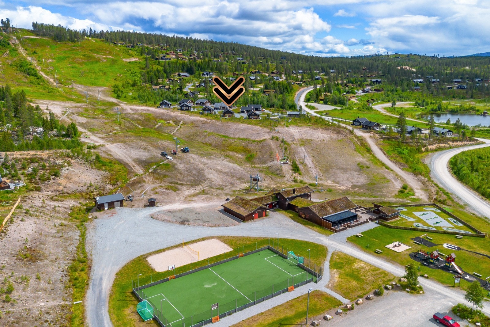 Furutangen Skisenter er alpinanlegget som ligger midt i hytteområdet på Furutangen. Bakken består av 2 heiser og 4 nedfarter. Galleribilde