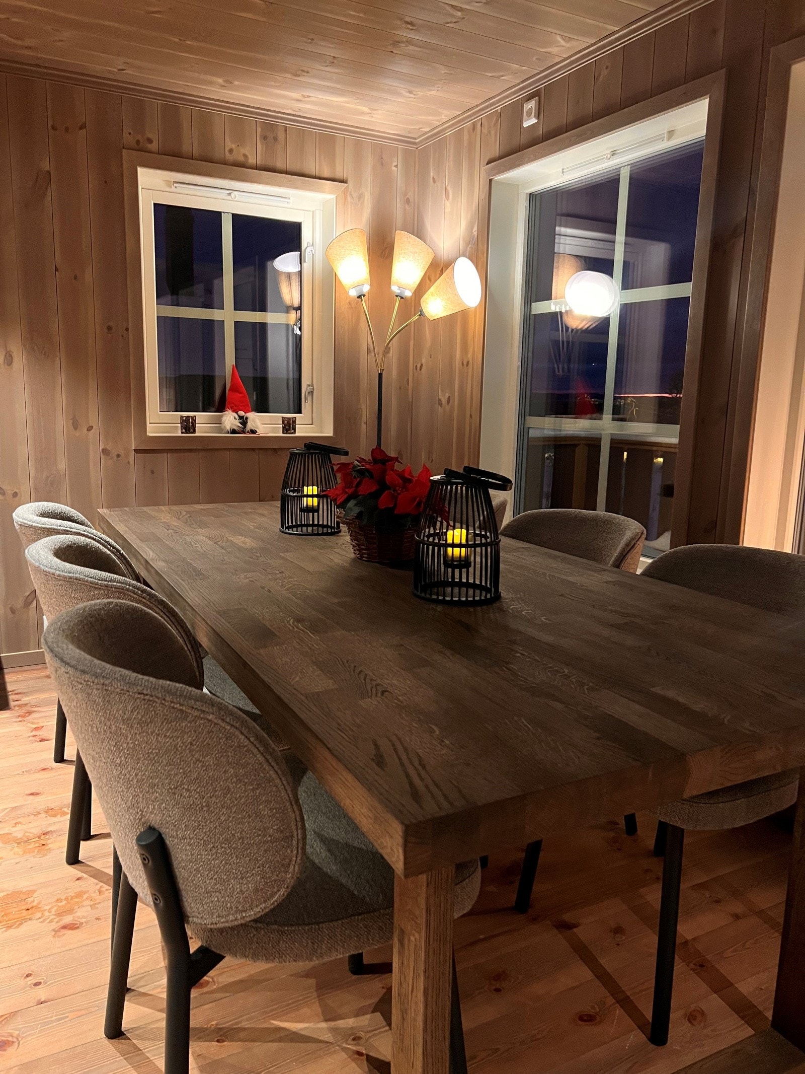 Det er god plass til et spisebord ved kjøkkenet. Galleribilde