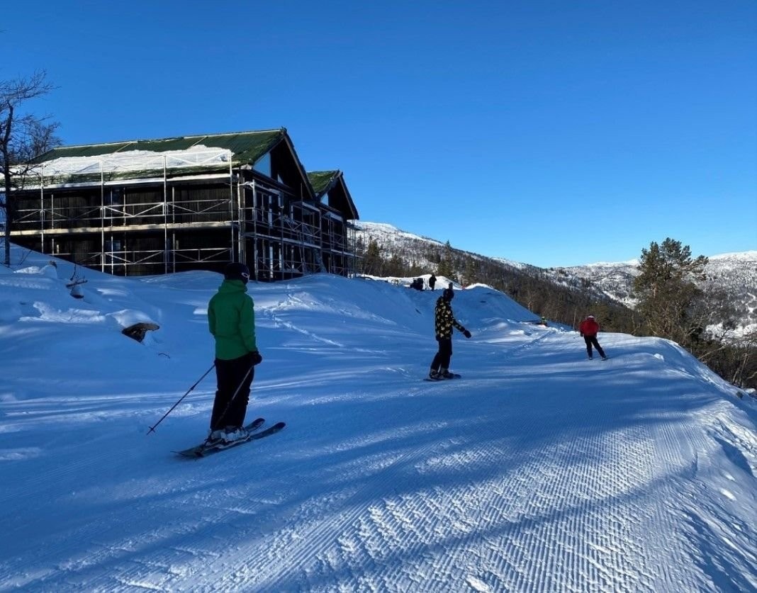 U-ringen går like utenfor døra. Her kan man kommer seg enkelt ned til skisenteret eller over til alpinanlegget på andre siden av dalen. Galleribilde