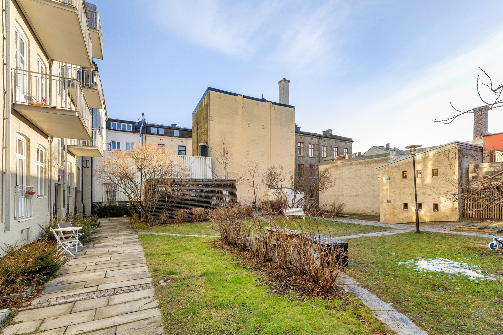 Borettslaget har en flott og åpen bakhage Galleribilde