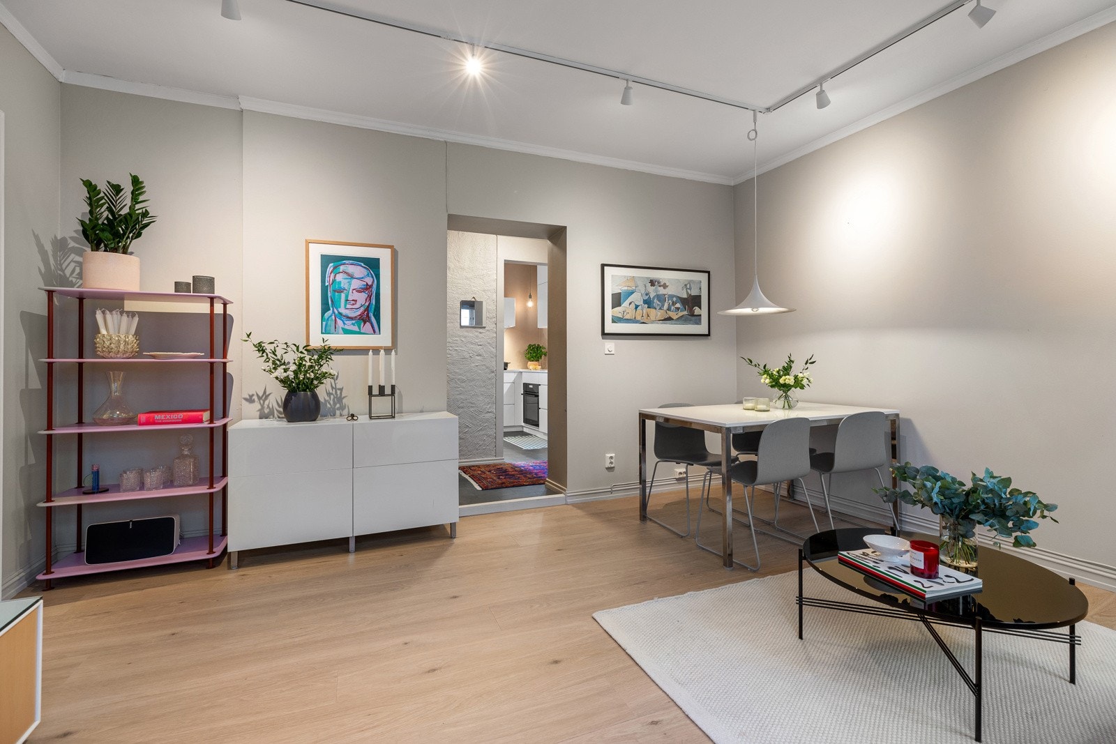 Det er lekre overflater og et nytt gulv fra 2024 Galleribilde