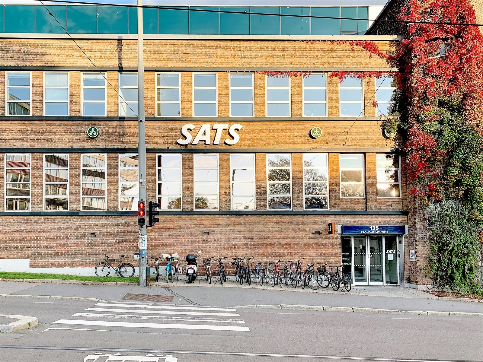 Nærområde| Her finnes både flere SATS og Fresh fitness innen gangavstand. Galleribilde