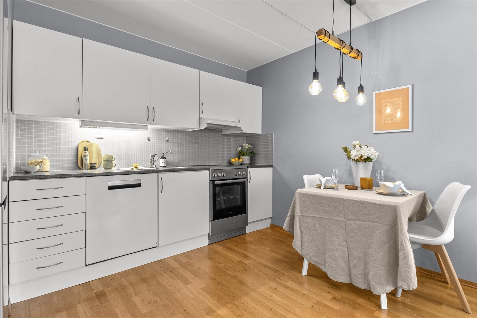 Her er det godt med skap- og benkeplass. Galleribilde