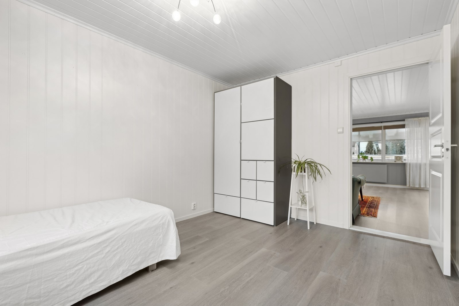 Soverom 1 har inngang fra stue. Galleribilde
