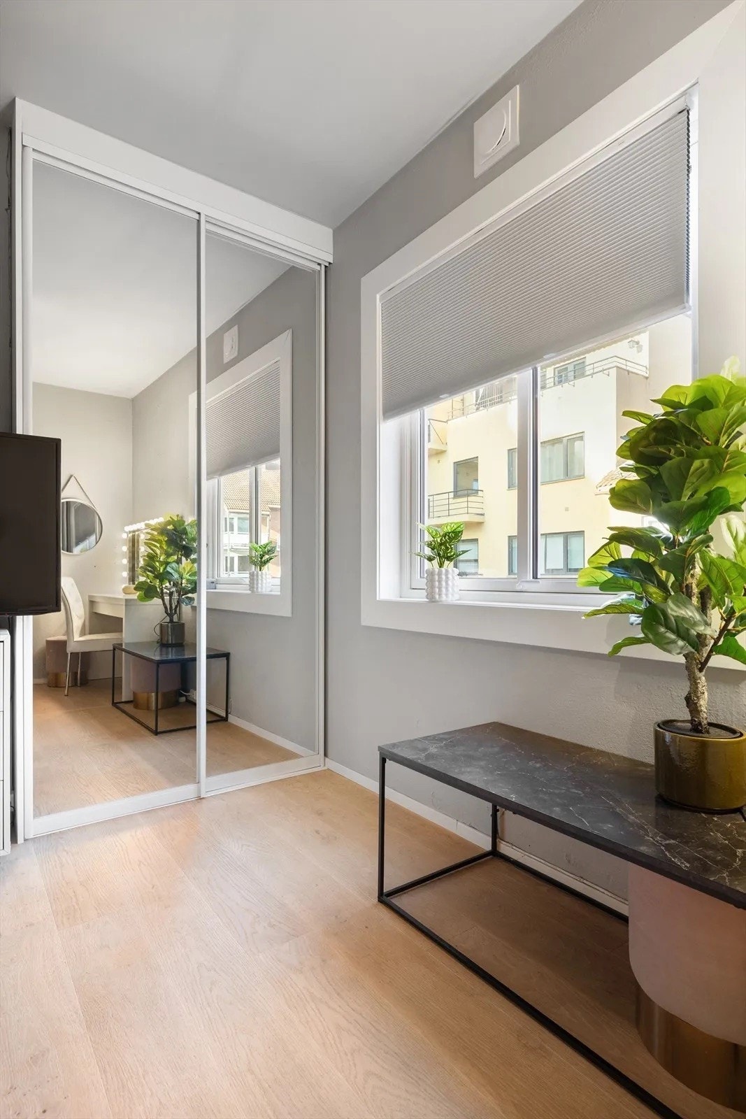 På hovedsoverommet er det skyvedørsgarderobe. Galleribilde