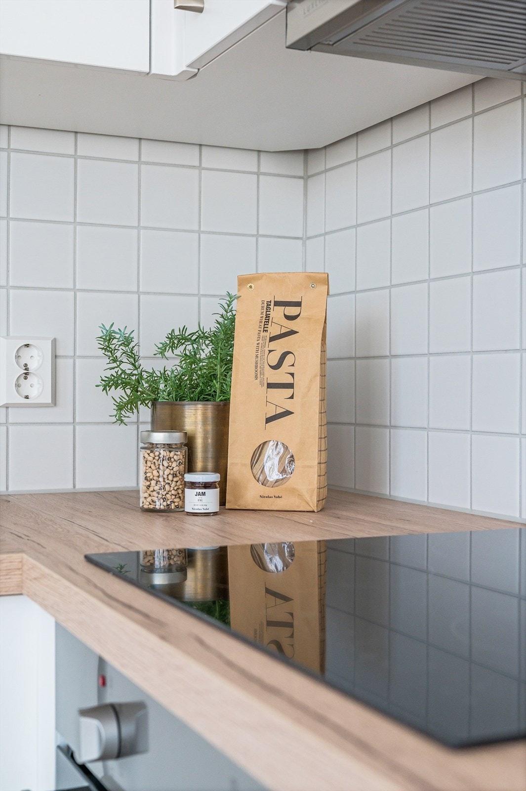 Keramisk topp med induksjon. Galleribilde