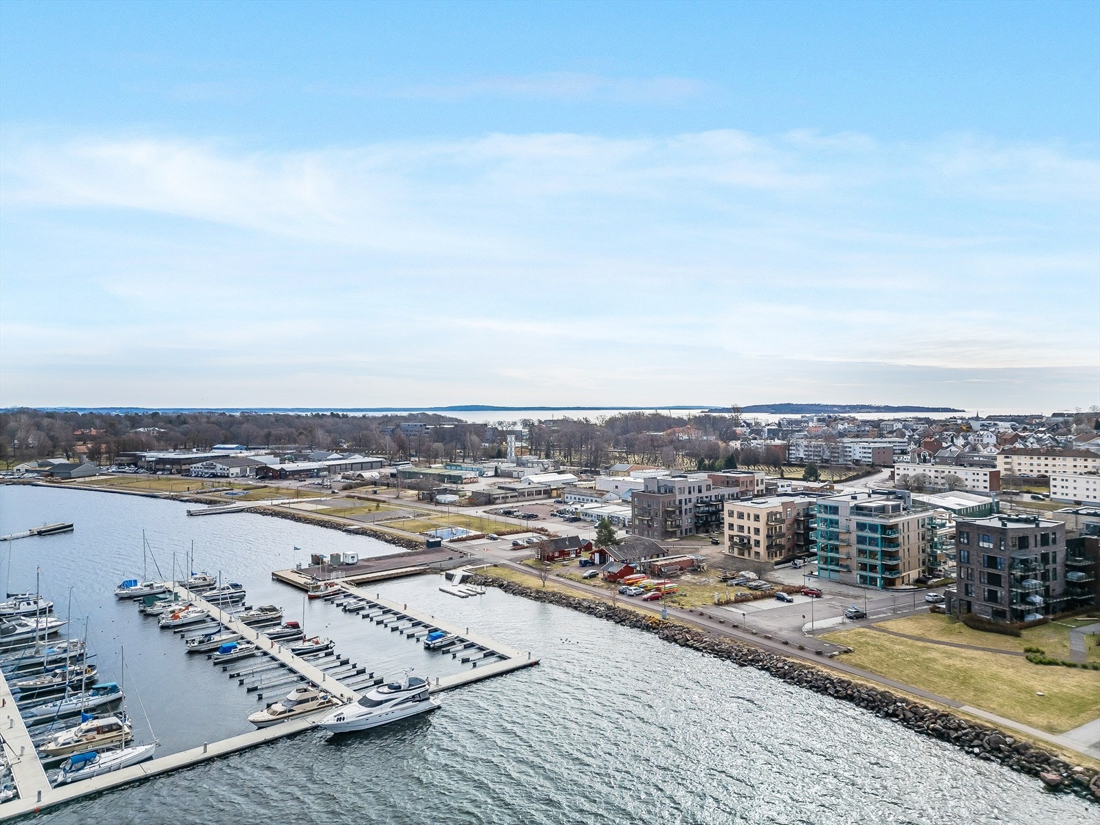 Horten Indre havn med båtplasser og Kystparken. Galleribilde